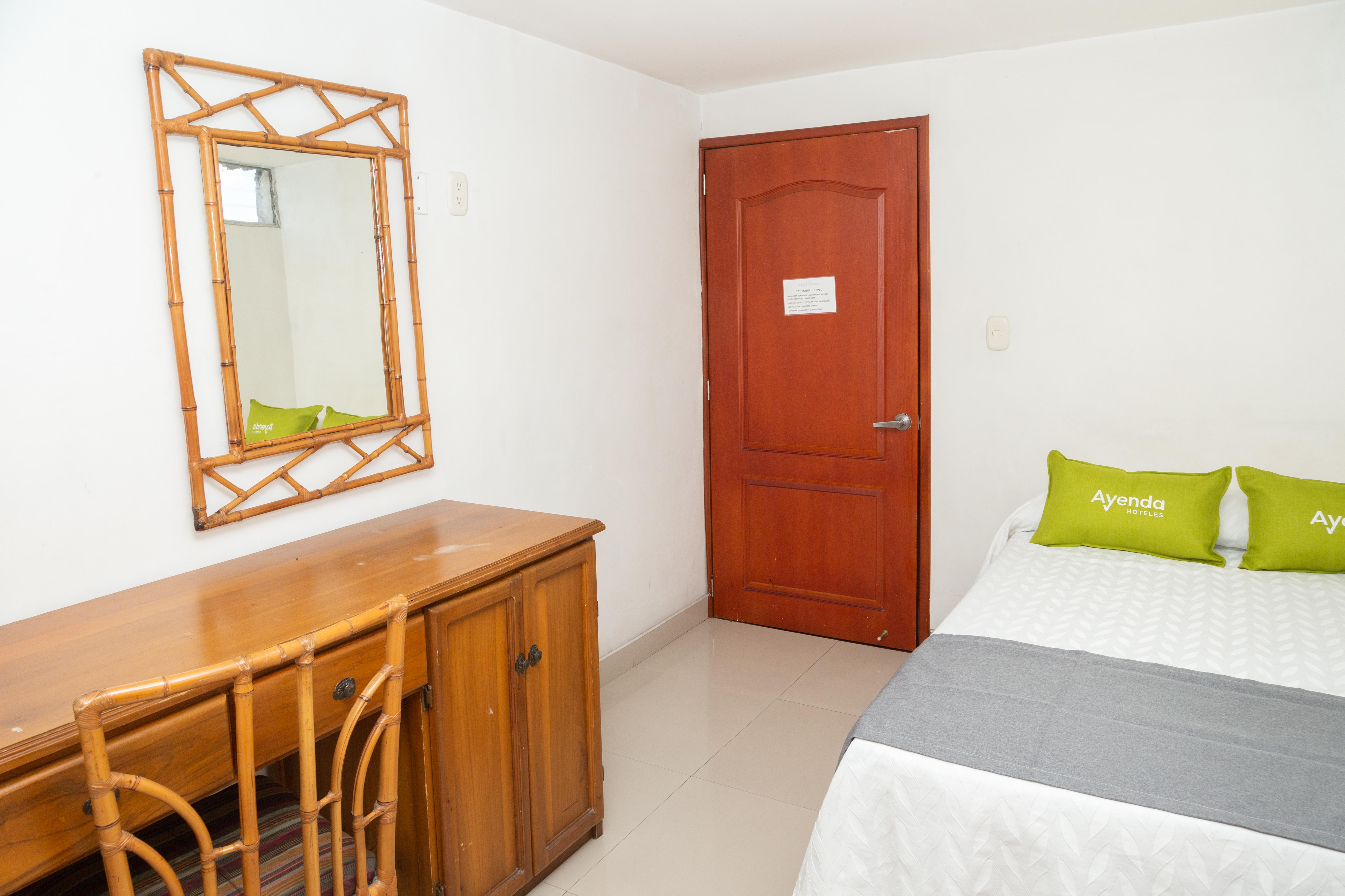 Ayenda 1131 Casa Valencia Hotel Манисалес Екстериор снимка